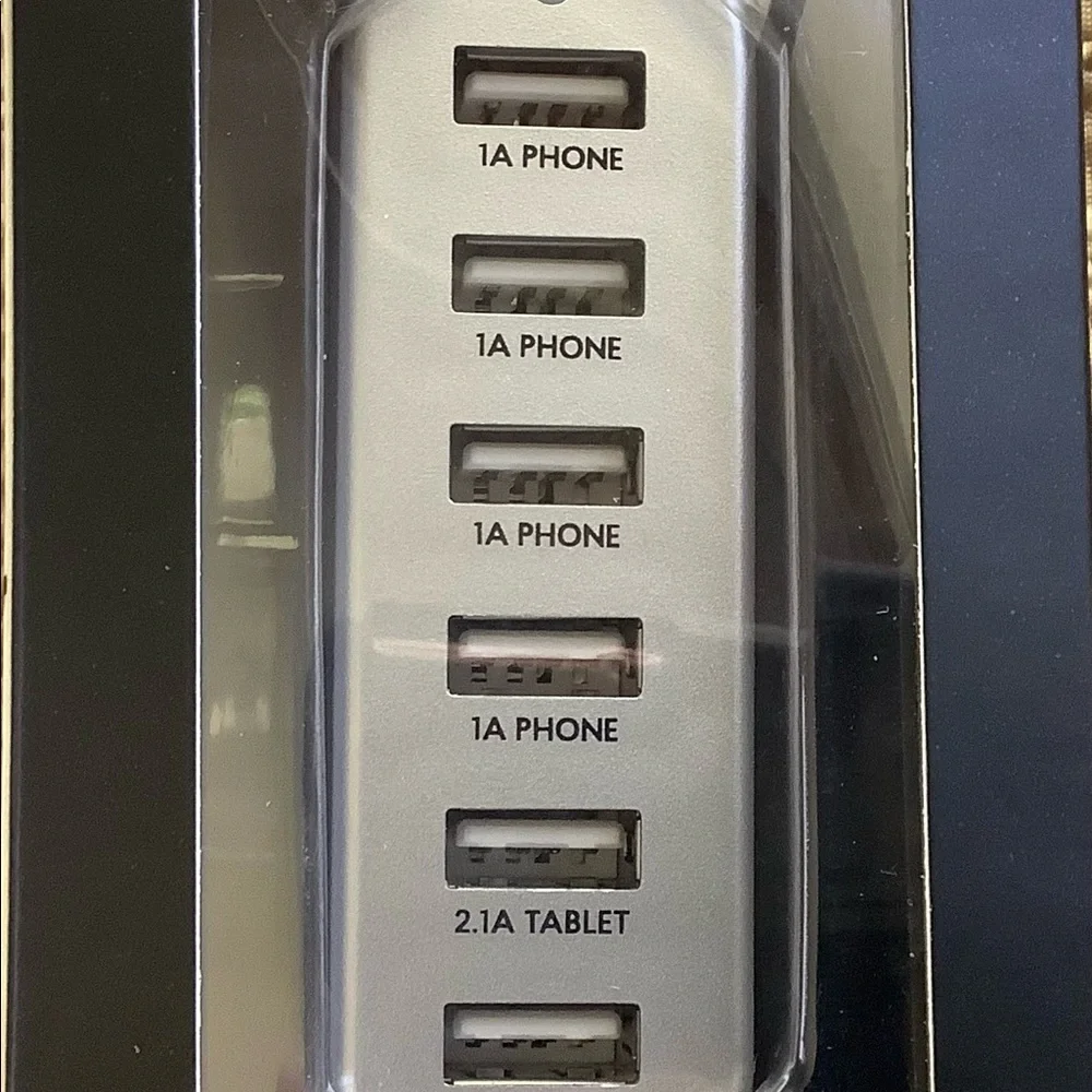 Sharper Image 6 USB Port Rapid Desktop Charging Station.